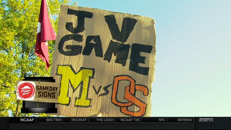 Illustration for article titled "I'm White": Your East Lansing College GameDay Sign Roundup